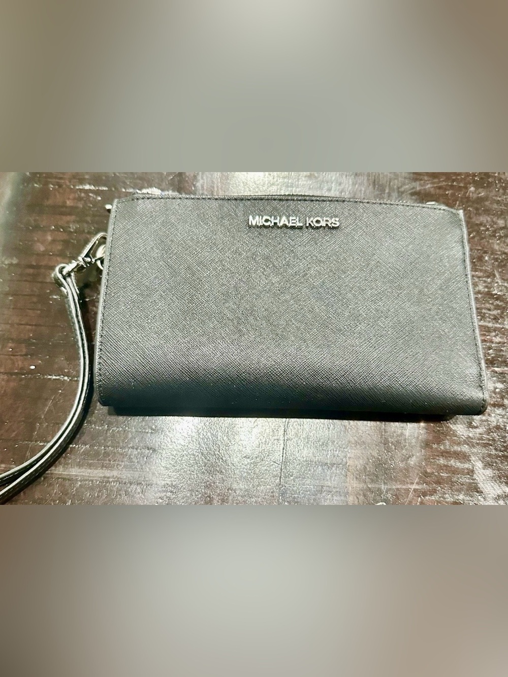 Michael Kors Jet Set  Multifunction Wristlet Clutch Wallet- Black, Large